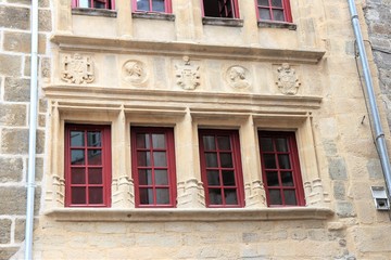 Fototapeta premium Ville Le Puy en Velay en Haute Loire - Auvergne - Facades d'immeubles typiques