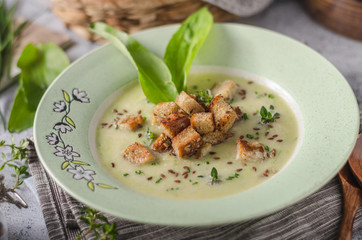 Bear garlic and herbs soup