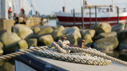 Obraz premium Schiffstau im Hafen