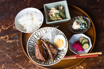 スペアリブと茹で卵のごはん