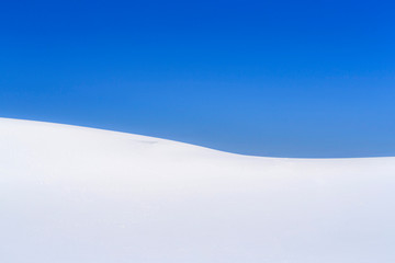 Fototapeta na wymiar 雪の鳥取砂丘