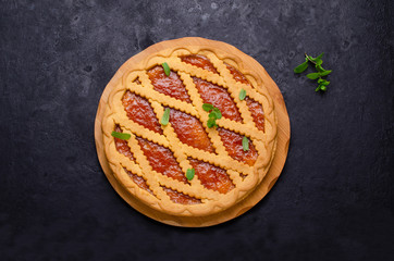 Round tart of shortbread and jam