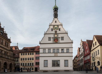 Obraz premium Town Hall (Rathaus) at Marktplatz - the main square of Rothenburg ob der Tauber, one of the most beautiful and romantic villages in Germany - Europe