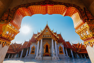 Fototapeta premium The Marble Temple, Wat Benchamabophit Dusit wanaram in Bangkok, Thailand
