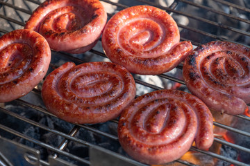 Bratwurstschnecken grillen