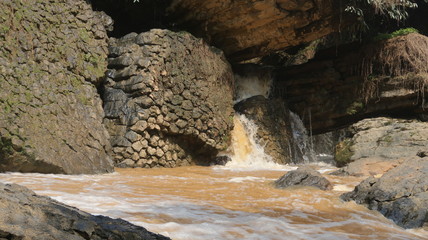 great waterfalls and sedimentary rocks © Khanh