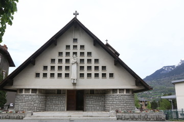 Fototapeta na wymiar Eglise Notre-Dame des Alpes. Le Fayet. / Church of Our Lady of the Alps. The Fayet.