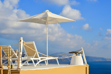Fototapeta na wymiar White villa on Santorini Island