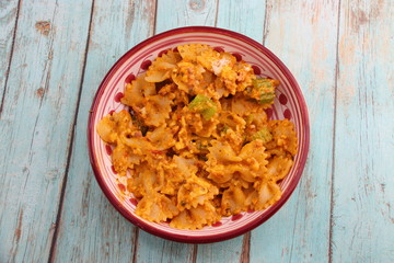 Pâtes farfalles sauce tomate