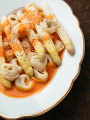 Vegan Tortellini with White Asparagus and Paprika Sauce