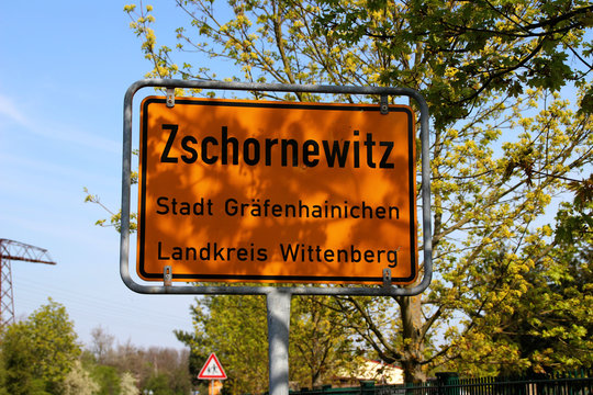 Ein Ortseingangsschild von Zschornewitz