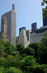 Obraz na płótnie Canvas Skyline view from The Pond in Central Park - an urban park in Manhattan, New York City.
