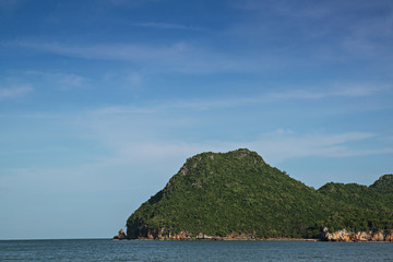 Naklejka premium Beautiful tropical island Ao Manao beach in thailand