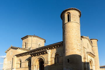 Obraz premium Romanesque church of San Martin de Tours in Fromista, Palencia province, Spain