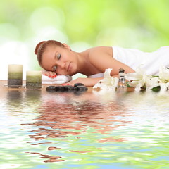 Obraz na płótnie Canvas young healthy girl resting in the spa salon