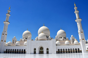 Fototapeta na wymiar Sheikh Zayed Grand Mosque, Abu Dhabi, United Arab Emirates