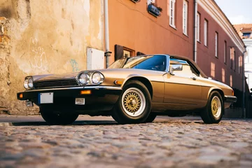 Keuken foto achterwand Oldtimers Classic luxurious convertible car on the streets of old town