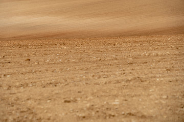 Roher, sandiger Erdboden, vorbereitet f&uuml;r Ackerbau