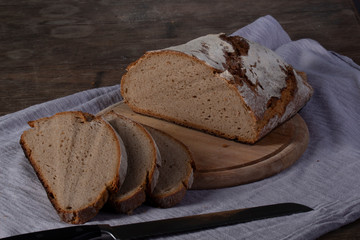 Brot auf Tisch