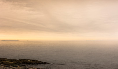 Obraz premium Sunset over the ocean at Pemaquid Point, Maine