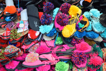 Zandalias artesanales de colores 