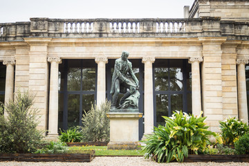 Fototapeta na wymiar Carle Vernet statue in the Parc Jardin Public
