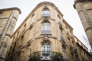 Fototapeta premium Atypical building in Bordeaux next to Parliament Square