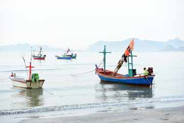 Fototapeta na wymiar Views at the beach and small fishing boats parked on the beach in the early morning.