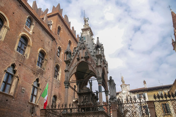 Fototapeta na wymiar Arche Scaligere, or the tombs of the della Scala family