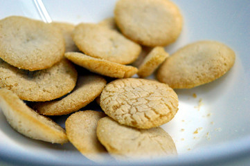 Some rice crackers with roasted meat flavor.