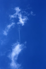 Avion dans le ciel. / Plane in the sky.