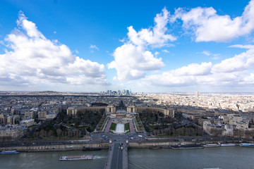 エッフェル塔から見たパリの景色