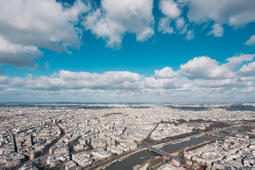 エッフェル塔から見たパリの景色