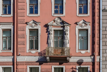 Obraz premium Beautiful facades decorated with statues on Nevsky Prospect in Saint Petersburg Russia