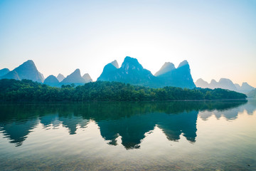 Paysage jiatianxia guilin, rivière lijiang le matin.Le paysage de près de guilin, comté de yangshuo, guangxi, Chine