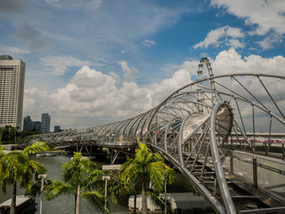 Fototapeta premium MARINA BAY - SINGAPORE, 24 NOV 2018: The Helix Bridge, Tourist walking on the Marina Bay Sands promenade in Singapore