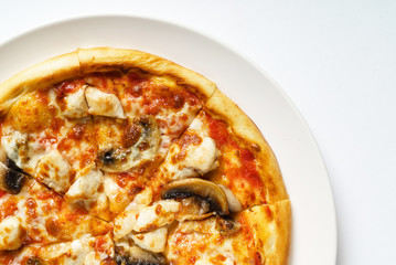 pizza with chicken and mushrooms