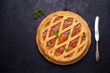 Round tart of shortbread and jam