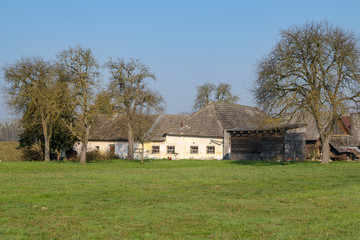 Fototapeta na wymiar Ansicht eines alten Bauernhof