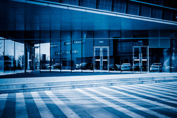 Fototapeta na wymiar empty pavement front of the modern office entrance.