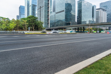 Obraz premium empty road in Shenzhen town Square