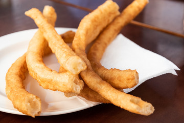 Churros en un plato 