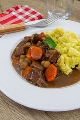 bœuf bourguignon avec purée 