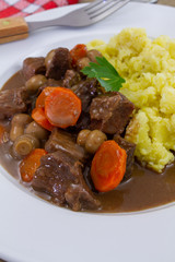 bœuf bourguignon avec purée 