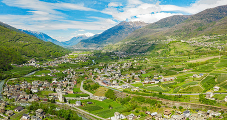 Valtellina (IT) - Vista aerea della valle da Piateda verso ovest 
