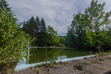 verlassenes schwimmbad