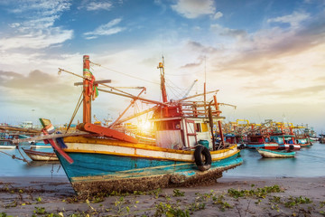 Obraz premium Fishing boat at beach on summer