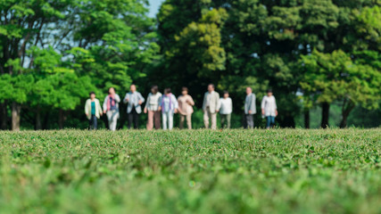 手をつなぐ　シニア
