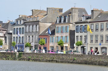Naklejka premium LANDERNEAU, STONE HOUSES ON ELORN