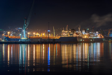 Fototapeta na wymiar port at night